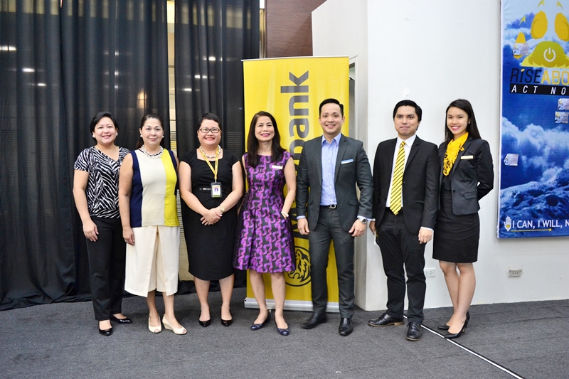 L-R: MasterCard Account Manager Rochelle Mayuga, MasterCard Philippines Vice President Judith Dayrit, Maybank Cards and Unsecured Lending Marketing Head Tanya Medina, Maybank Cards and Unsecured Lending Head Eden Estrella, MasterCard Philippines Vice President Mike Miranda, Maybank Marketing Officers Kyle San Diego and Samantha Alberto