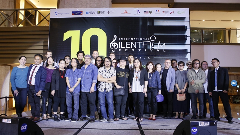 Shangri-La Plaza’s Division Manager-Marketing Marline Dualan with representatives from the Philippine-Italian Association, the Japan Foundation Manila, Goethe-Institut Philippinen, the Film Development Council of the Philippines, Instituto Cervantes, the British Council, and the Embassies of the United States of America, France and Austria, Tago Jazz Collective, Dingdong Fiel, Makiling Ensemble, Brass Pas Pas Pas Pas, and Up Dharma Down.